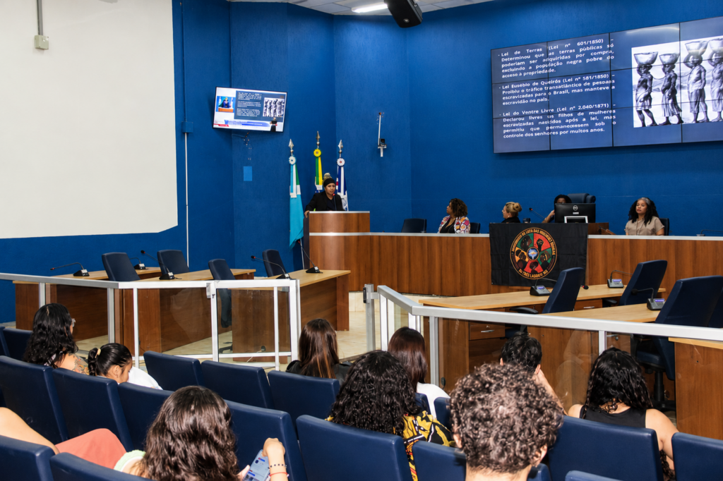 Proposto por Evalda Reis, seminário fortalece debate sobre igualdade racial e protagonismo das mulheres negras em Três Lagoas Proposto por Evalda Reis, seminário fortalece debate sobre igualdade racial e protagonismo das mulheres negras em Três Lagoas