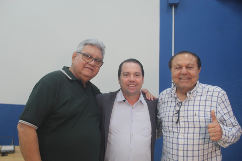 Vereador sargento Rodrigues homenageia personalidades que fazem a diferença em Três Lagoas Vereador sargento Rodrigues homenageia personalidades que fazem a diferença em Três Lagoas