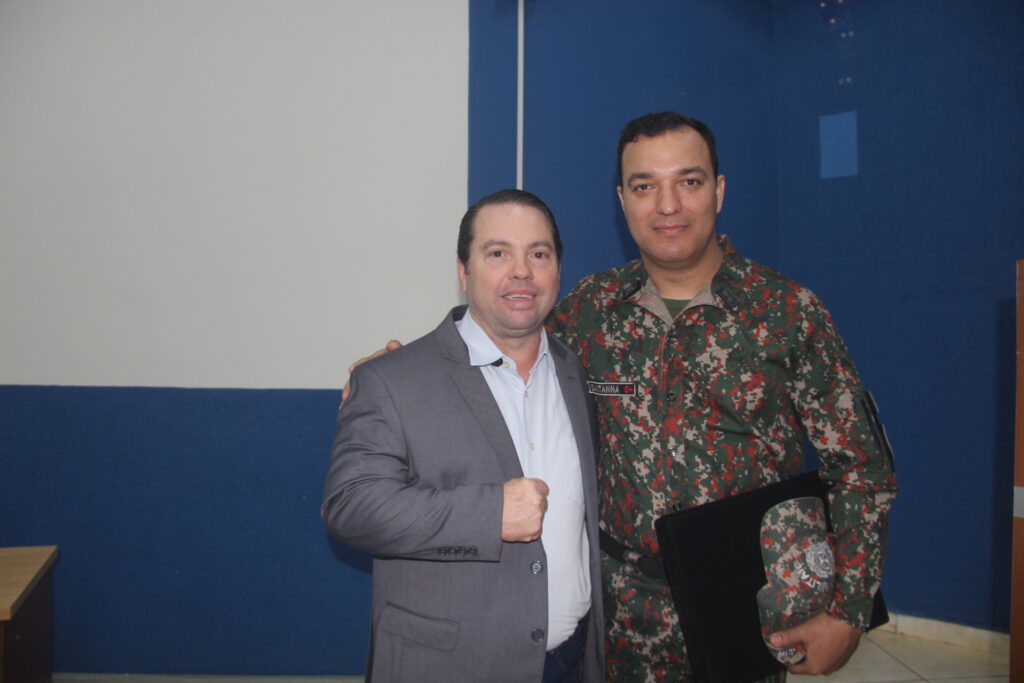 Vereador sargento Rodrigues homenageia personalidades que fazem a diferença em Três Lagoas Vereador sargento Rodrigues homenageia personalidades que fazem a diferença em Três Lagoas
