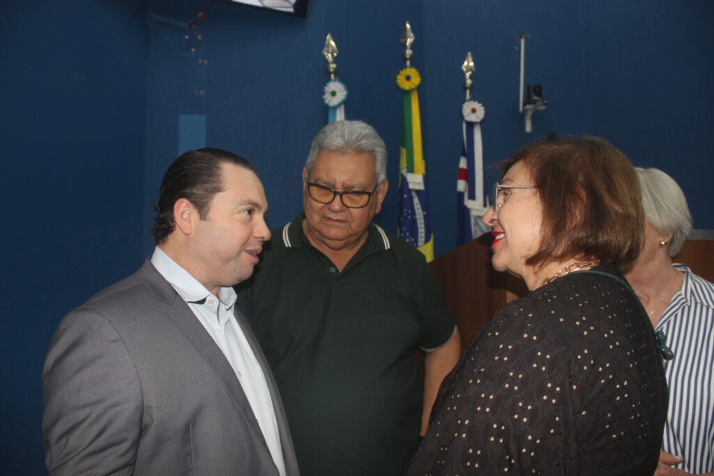 Vereador sargento Rodrigues homenageia personalidades que fazem a diferença em Três Lagoas Vereador sargento Rodrigues homenageia personalidades que fazem a diferença em Três Lagoas