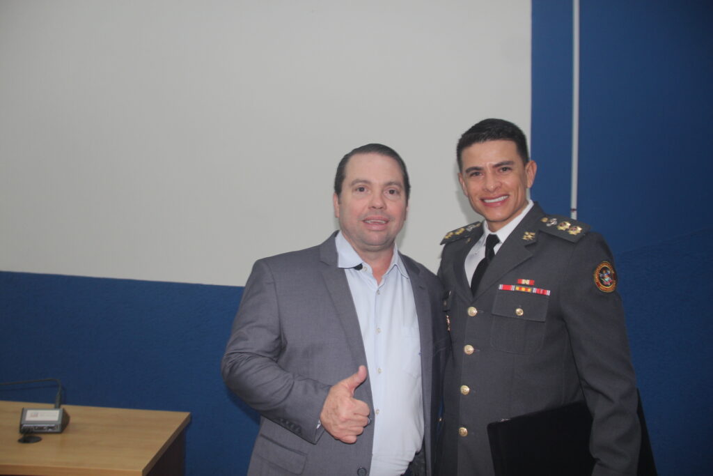 Vereador sargento Rodrigues homenageia personalidades que fazem a diferença em Três Lagoas Vereador sargento Rodrigues homenageia personalidades que fazem a diferença em Três Lagoas