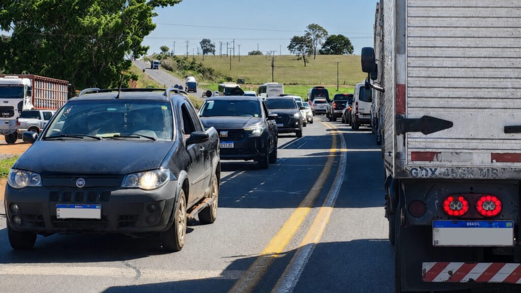 Pedágio caro e pista simples criam armadilha de asfalto na MS-112 no auge do fluxo industrial Pedágio caro e pista simples criam armadilha de asfalto na MS-112 no auge do fluxo industrial