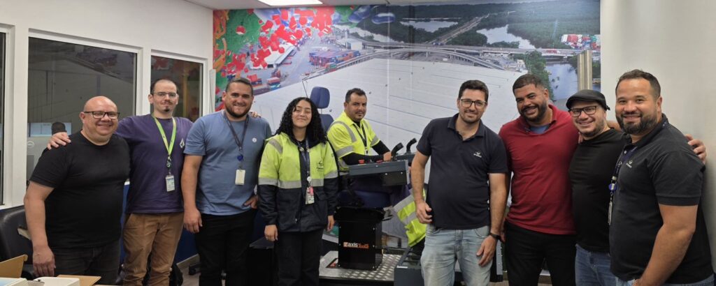 Suzano adota simulador de realidade virtual para treinar operadores portuários em Santos (SP) Suzano adota simulador de realidade virtual para treinar operadores portuários em Santos (SP)