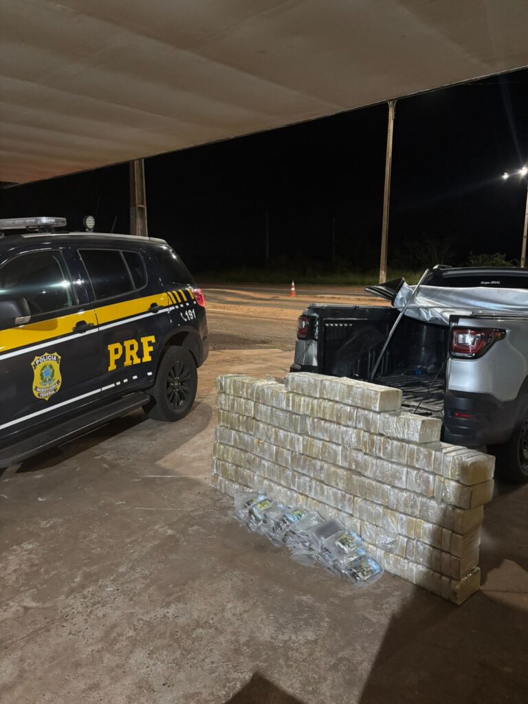 PRF apreende 321 kg de cocaína e haxixe em Água Clara PRF apreende 321 kg de cocaína e haxixe em Água Clara