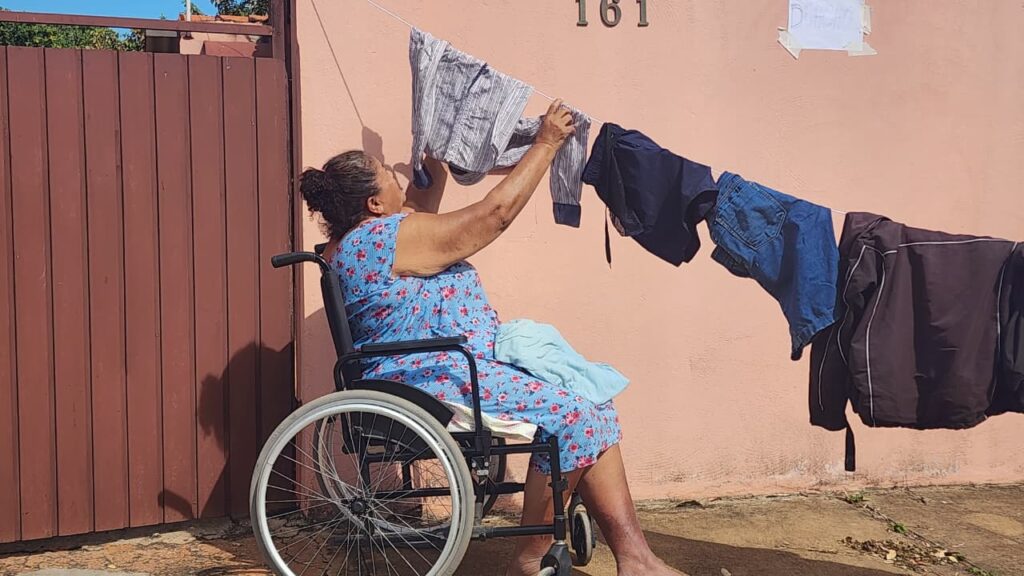Dona de casa transforma um simples varal em esperança para quem mais precisa em Três Lagoas Dona de casa transforma um simples varal em esperança para quem mais precisa em Três Lagoas