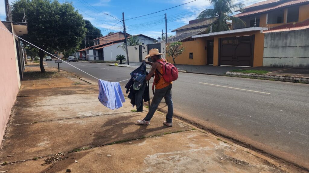 Dona de casa transforma um simples varal em esperança para quem mais precisa em Três Lagoas Dona de casa transforma um simples varal em esperança para quem mais precisa em Três Lagoas
