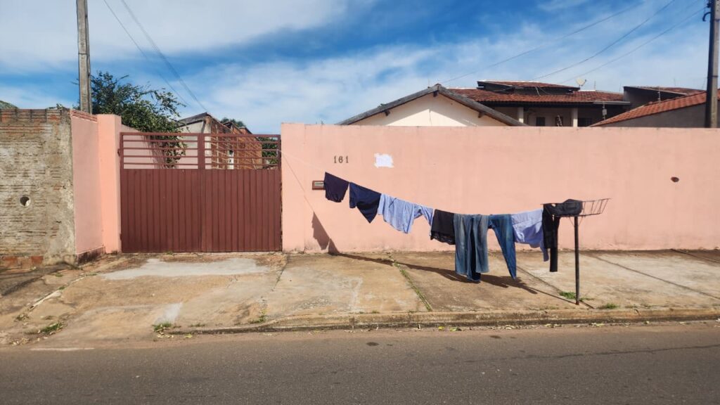 Dona de casa transforma um simples varal em esperança para quem mais precisa em Três Lagoas Dona de casa transforma um simples varal em esperança para quem mais precisa em Três Lagoas
