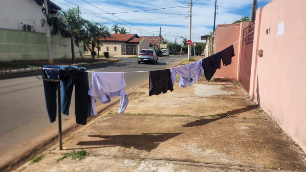 Dona de casa transforma um simples varal em esperança para quem mais precisa em Três Lagoas Dona de casa transforma um simples varal em esperança para quem mais precisa em Três Lagoas