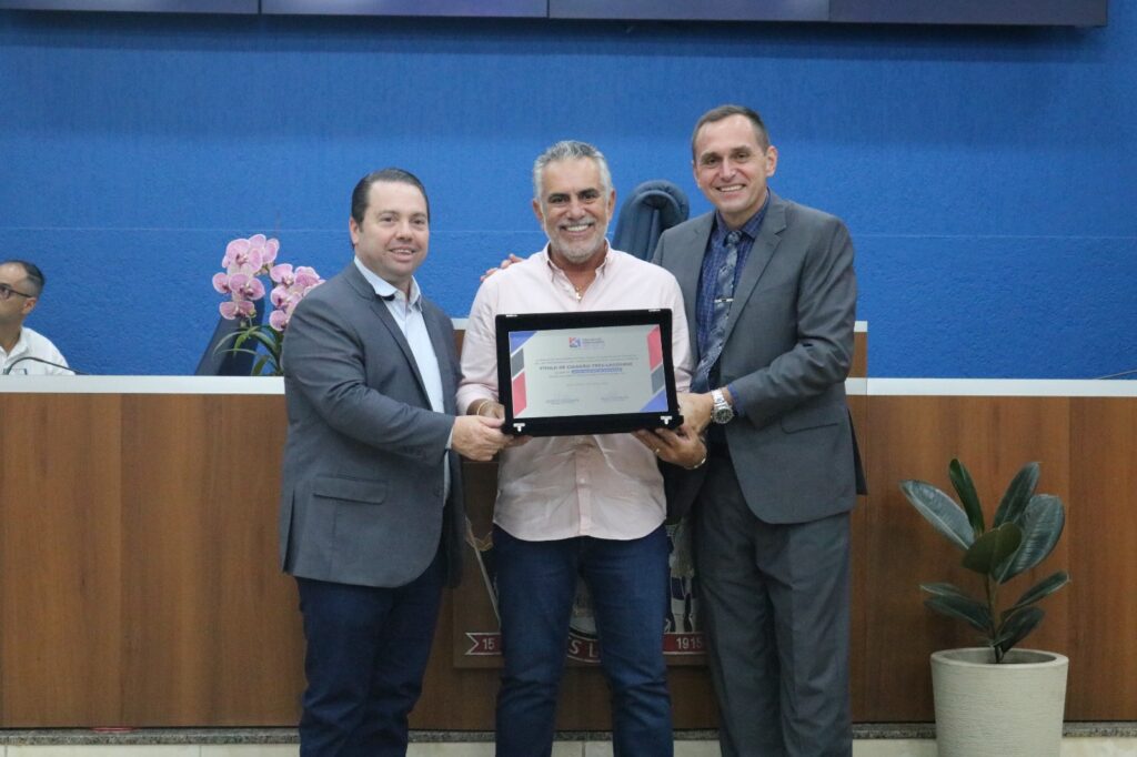 Vereador sargento Rodrigues homenageia personalidades que fazem a diferença em Três Lagoas Vereador sargento Rodrigues homenageia personalidades que fazem a diferença em Três Lagoas