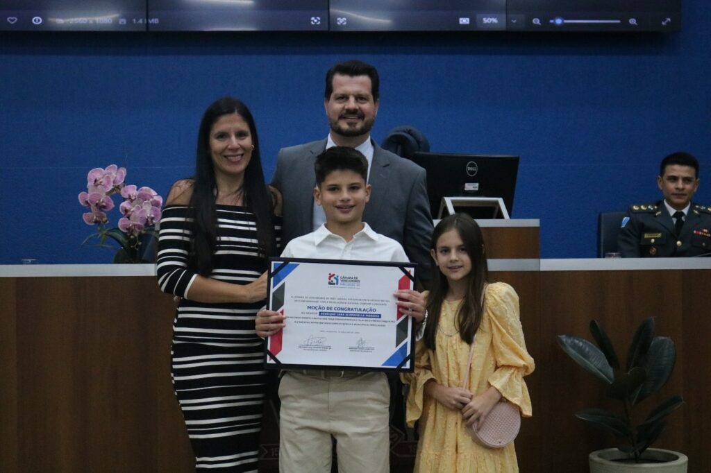 Vereador sargento Rodrigues homenageia personalidades que fazem a diferença em Três Lagoas Vereador sargento Rodrigues homenageia personalidades que fazem a diferença em Três Lagoas