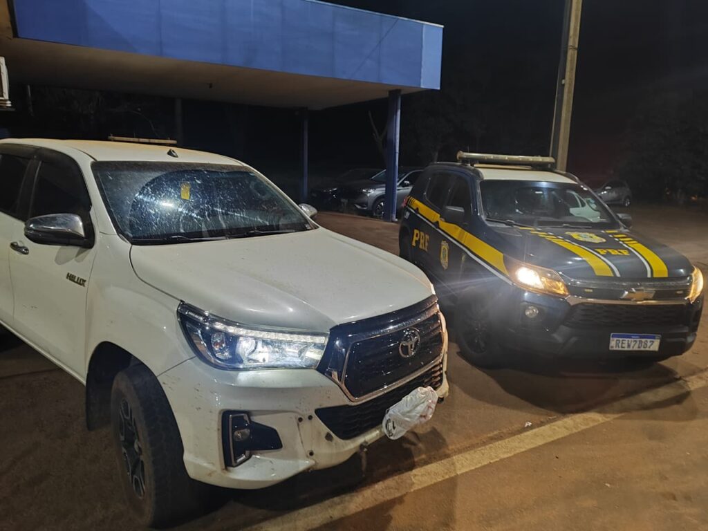 PRF recupera em Três Lagoas uma caminhonete adulterada e furtada e apreende em Água Clara 148 kg de maconha PRF recupera em Três Lagoas uma caminhonete adulterada e furtada e apreende em Água Clara 148 kg de maconha