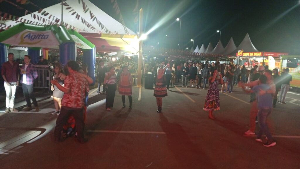 Festival Gastronômico Caipira lota Shopping Três Lagoas e transforma cidade em palco da maior festa julina de Mato Grosso do Sul Festival Gastronômico Caipira lota Shopping Três Lagoas e transforma cidade em palco da maior festa julina de Mato Grosso do Sul