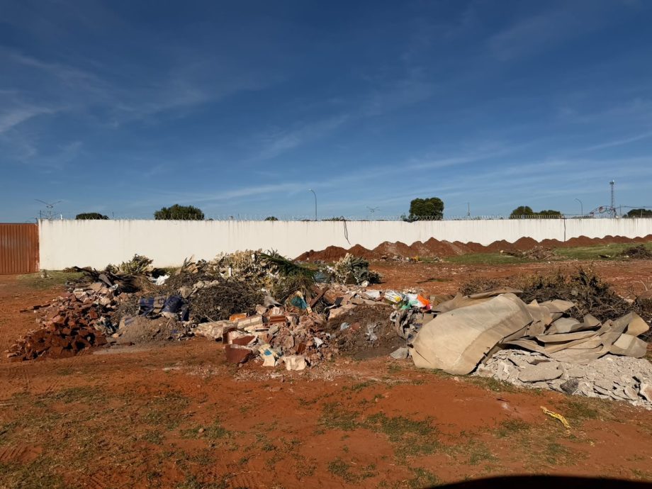 Em menos de 10 dias após força-tarefa, descarte irregular de lixo volta a tomar conta dos Bairros Novo Oeste e Nova Três Lagoas Em menos de 10 dias após força-tarefa, descarte irregular de lixo volta a tomar conta dos Bairros Novo Oeste e Nova Três Lagoas
