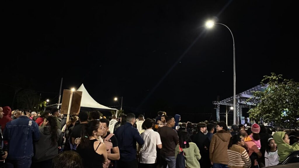 Primeira noite da Marcha para Jesus atrai multidão e mobiliza o trânsito da cidade Primeira noite da Marcha para Jesus atrai multidão e mobiliza o trânsito da cidade