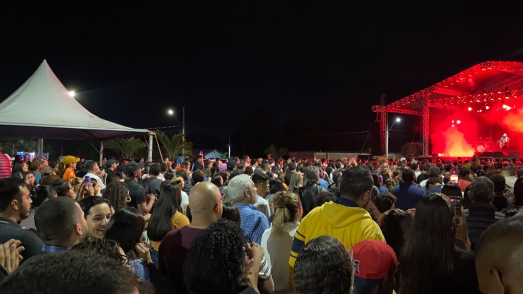 Primeira noite da Marcha para Jesus atrai multidão e mobiliza o trânsito da cidade Primeira noite da Marcha para Jesus atrai multidão e mobiliza o trânsito da cidade