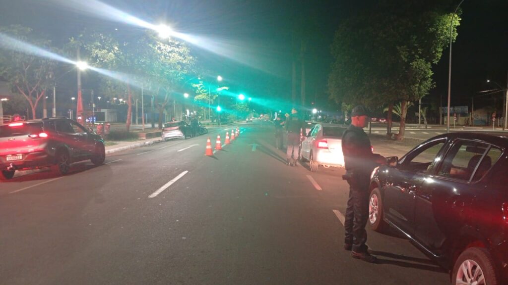 PM intensifica blitz contra motoristas embriagados e reforça cerco nas ruas de Três Lagoas PM intensifica blitz contra motoristas embriagados e reforça cerco nas ruas de Três Lagoas