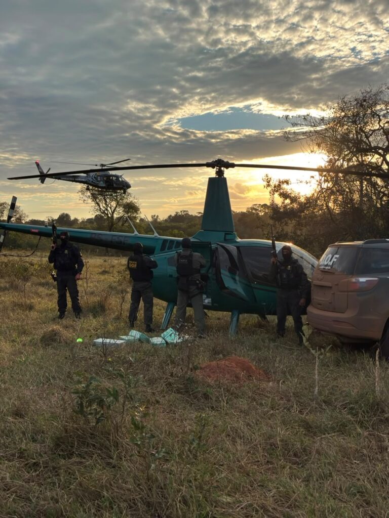 Após perseguição, helicóptero com quase 350 quilos de cocaína é interceptado em Campo Grande Após perseguição, helicóptero com quase 350 quilos de cocaína é interceptado em Campo Grande
