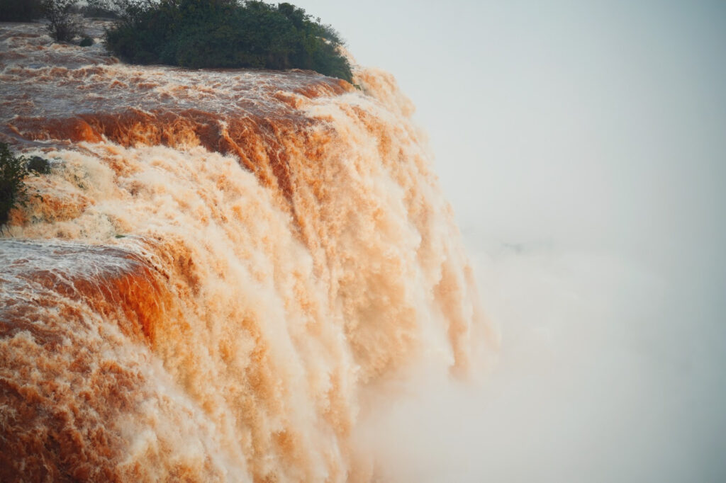Passarela das Cataratas do Iguaçu é interditada por segurança Passarela das Cataratas do Iguaçu é interditada por segurança