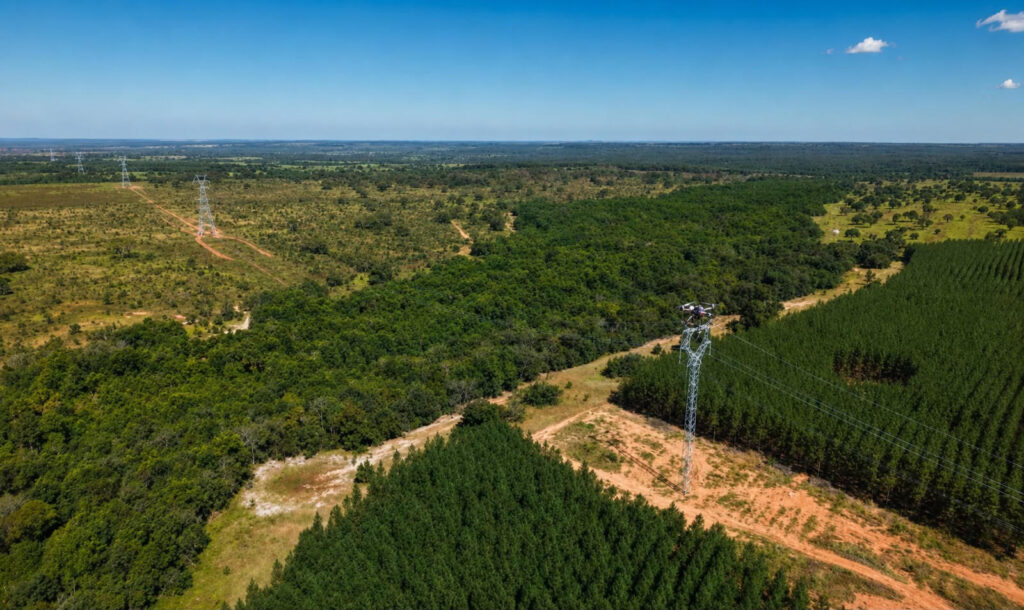 Arauco usa drones para instalar cabos de alta tensão e reduzir impacto ambiental em MS Arauco usa drones para instalar cabos de alta tensão e reduzir impacto ambiental em MS