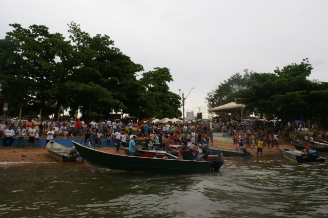 “Arrancadão de Barcos” reúne milhares de pessoas as margens do Rio Paraná em TL