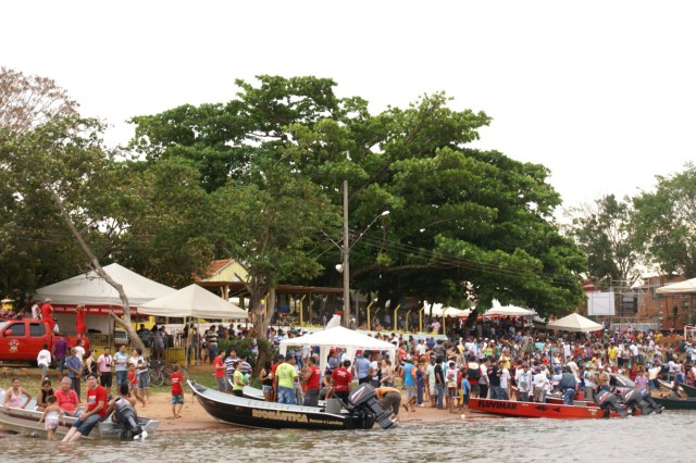 “Arrancadão de Barcos” reúne milhares de pessoas as margens do Rio Paraná em TL