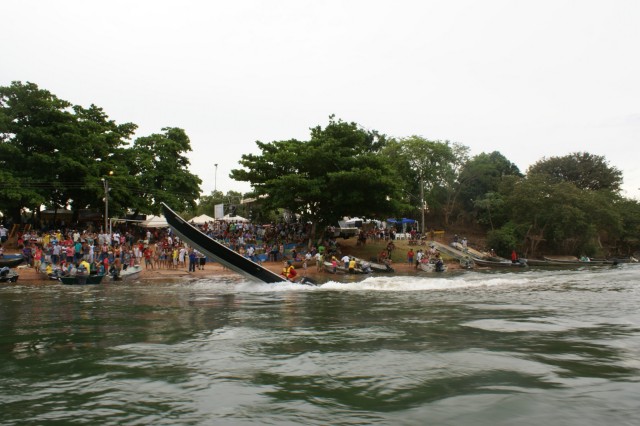 “Arrancadão de Barcos” reúne milhares de pessoas as margens do Rio Paraná em TL