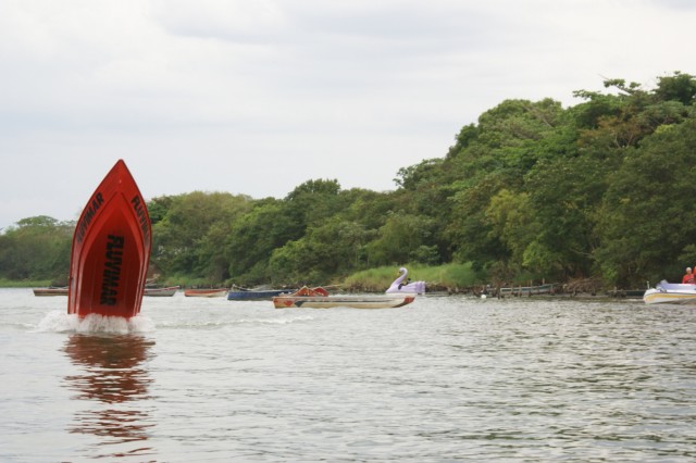 “Arrancadão de Barcos” reúne milhares de pessoas as margens do Rio Paraná em TL