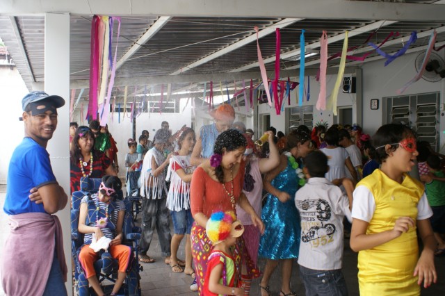 APAE comemora carnaval com grande festa