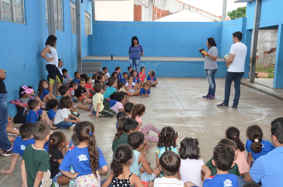 Saúde de Três Lagoas percorre escolas para falar da posse responsável de animais