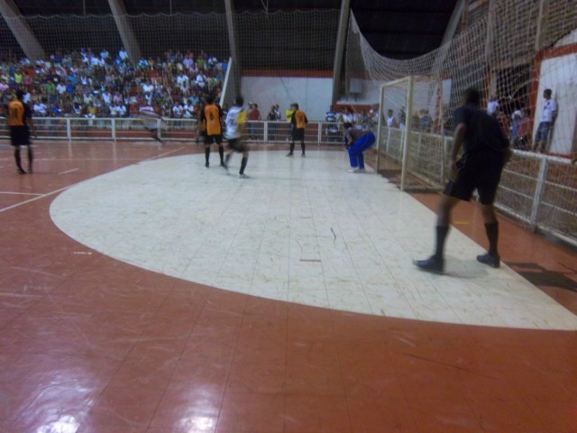 Equipe de futsal de Três Lagoas disputa classificação para final de campeonato
