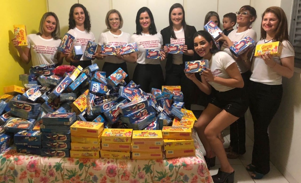 Ação do COMCEVID presenteia mais de mil crianças com chocolates