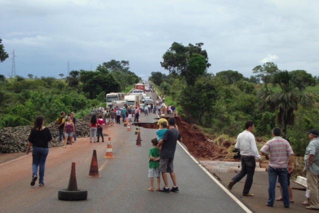 Chuva interrompe rodovia no trecho que liga Paranaíba a Cassilândia