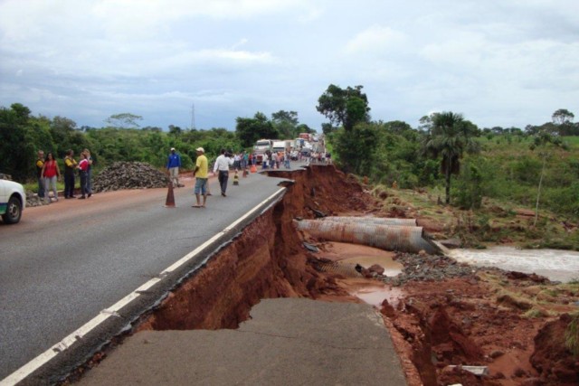 Chuva interrompe rodovia no trecho que liga Paranaíba a Cassilândia