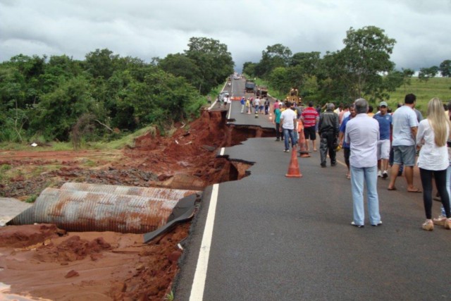 Chuva interrompe rodovia no trecho que liga Paranaíba a Cassilândia