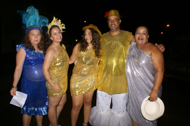 Escolas Acadêmicos Unidos de Três Lagoas e X15 alegram a noite durante desfile