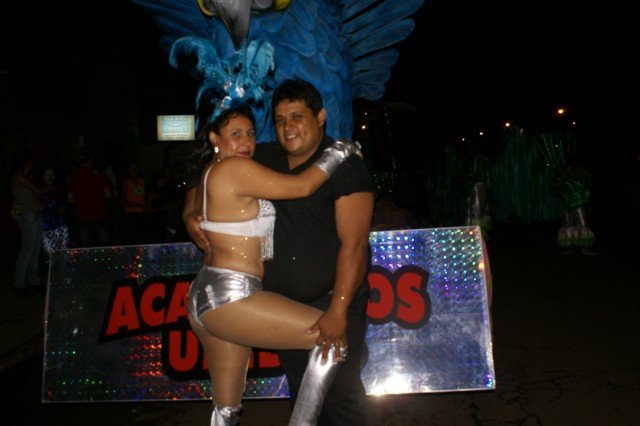 Escolas Acadêmicos Unidos de Três Lagoas e X15 alegram a noite durante desfile