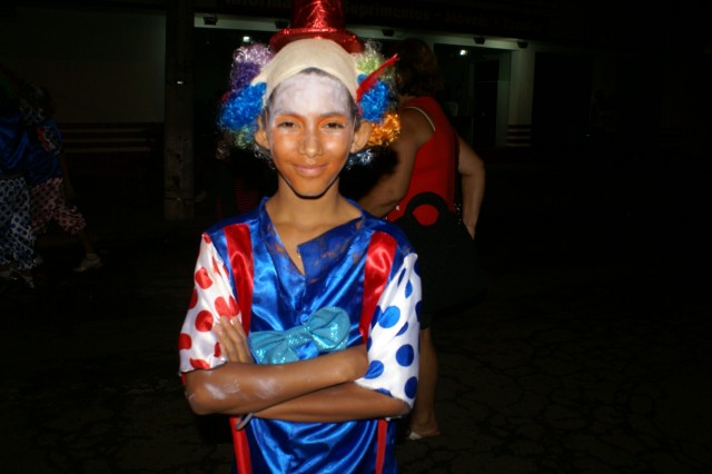 Escolas Acadêmicos Unidos de Três Lagoas e X15 alegram a noite durante desfile