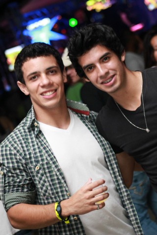 Até Que A Noite Vire Dia.