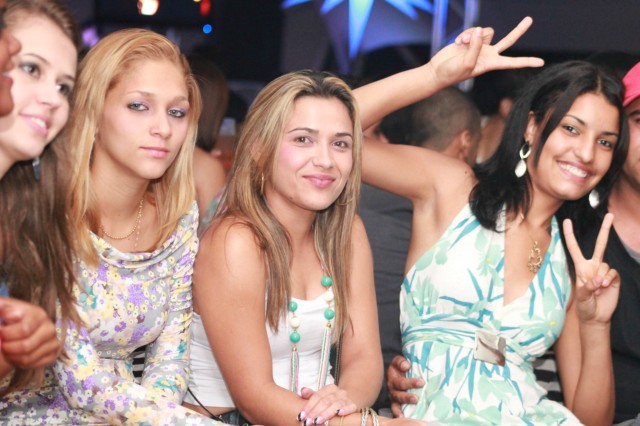 Até Que A Noite Vire Dia.