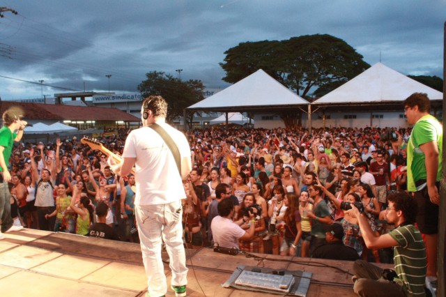 Show de Rapazolla atrai multidão em Paranaíba