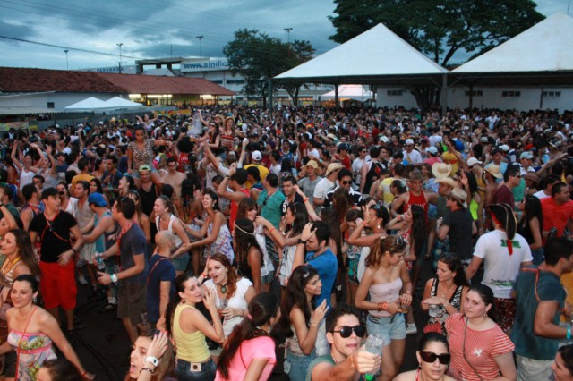 Show de Rapazolla atrai multidão em Paranaíba