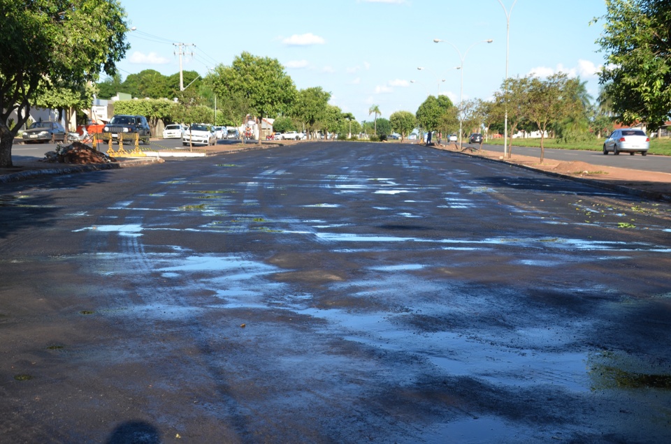 Estacionamento em frente ao Hospital Auxiliadora é recapeado