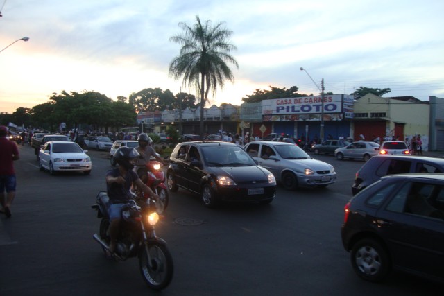 Torcedores três-lagoenses invadem avenida para comemorar vitória do Timão