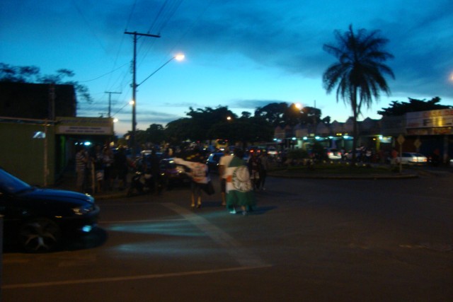 Torcedores três-lagoenses invadem avenida para comemorar vitória do Timão
