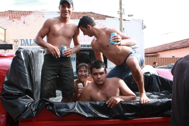 Folia invadiu as ruas e avenidas de Paranaíba