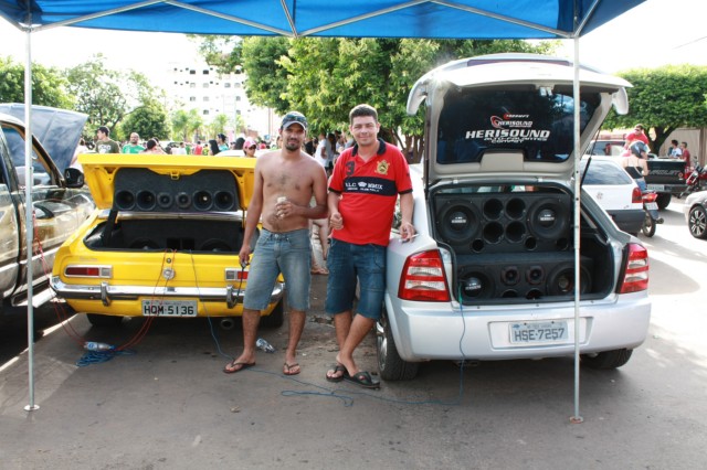 Folia invadiu as ruas e avenidas de Paranaíba