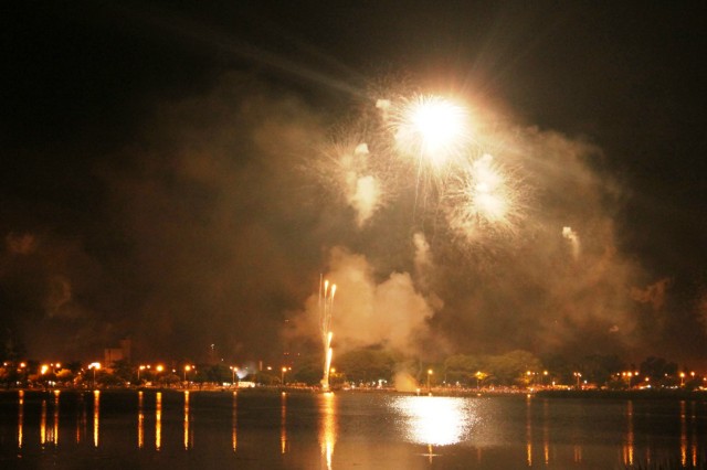 Confira fotos da queima de fogos na Lagoa Maior