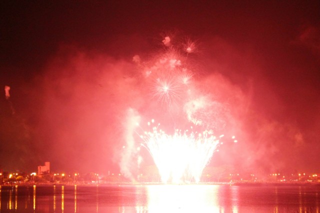 Confira fotos da queima de fogos na Lagoa Maior