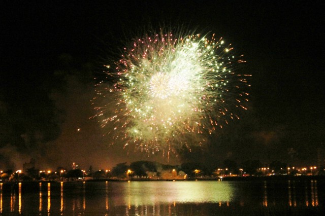 Confira fotos da queima de fogos na Lagoa Maior