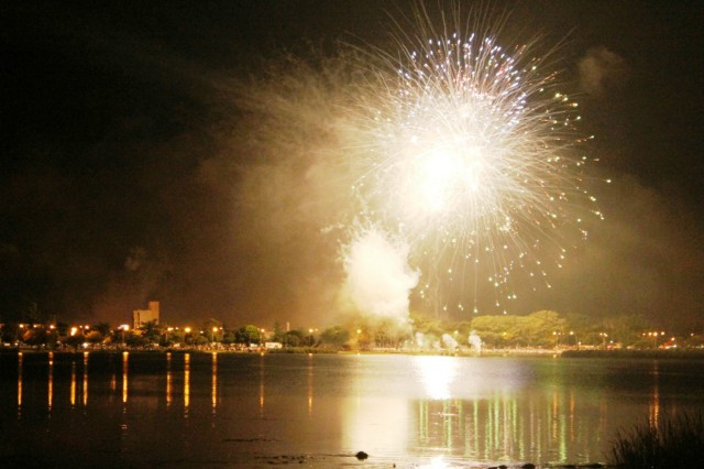Confira fotos da queima de fogos na Lagoa Maior